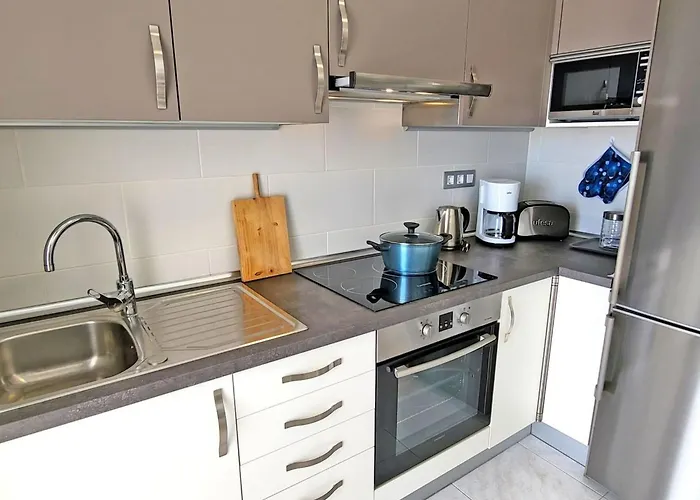 In Mit Terrasse By Interhome קוסטה קלמה