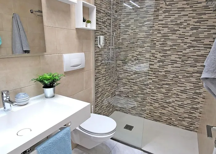 In Mit Terrasse By Interhome شقة كوستا كالما