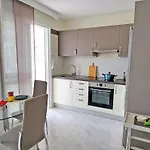 In Mit Terrasse By Interhome شقة *