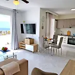 In Mit Terrasse By Interhome شقة *